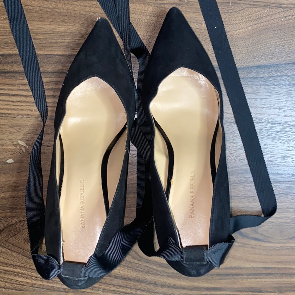 Banana republic black suede -ribbon can be changed out or taken out completely